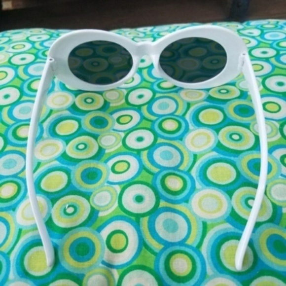 WHITE Retro Clout Goggles Sunglasses Rapper Oval - Picture 6 of 6